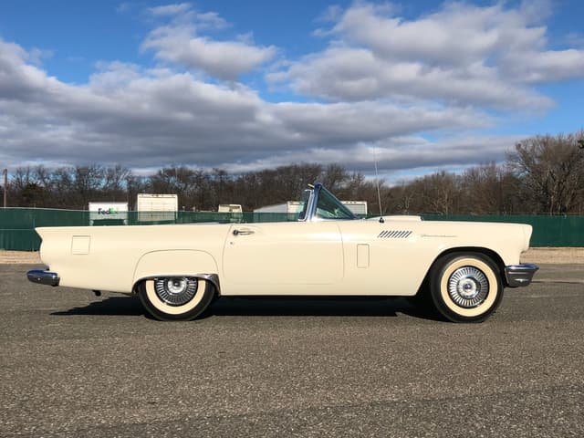 1957 Ford Thunderbird